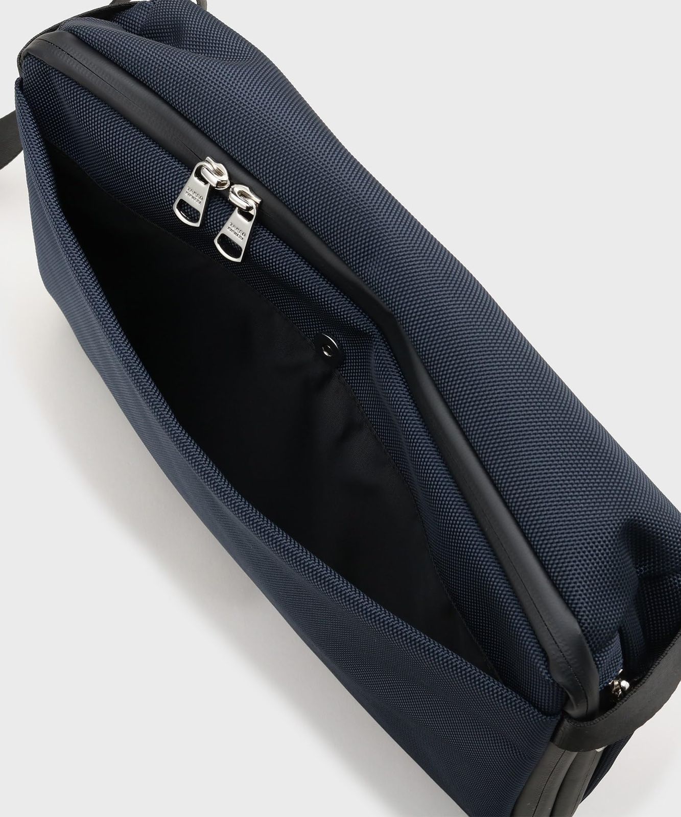 【代理店正規品】 タケオキクチ ショルダーバッグ A4サイズ|横型 エクスパンドショルダー L 07002351 メンズ ライトベージュ 051 00 ライトベージュ 051 00