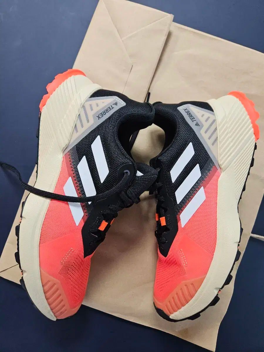 adidas アディダス