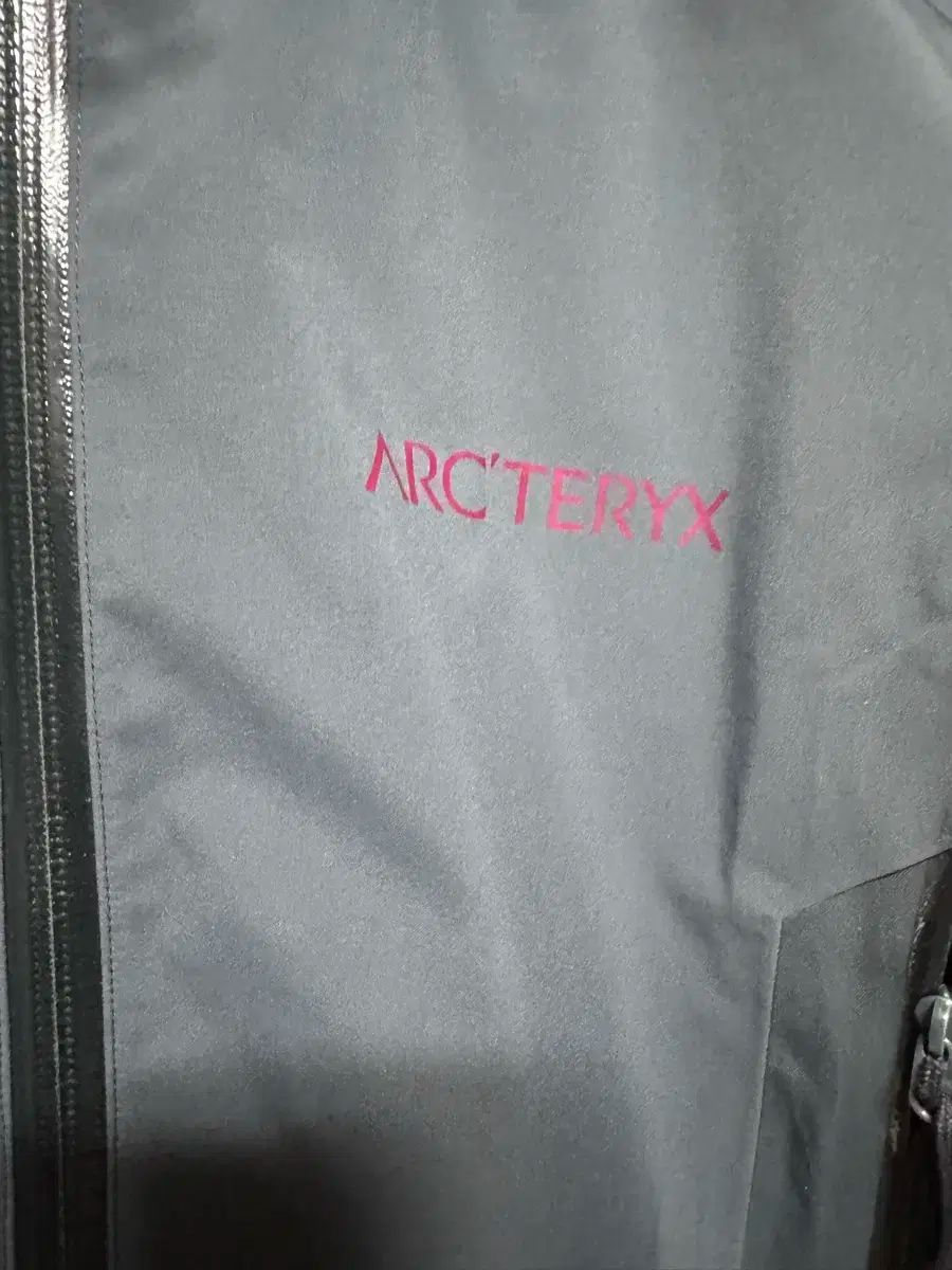 アークテリクス センターロゴ