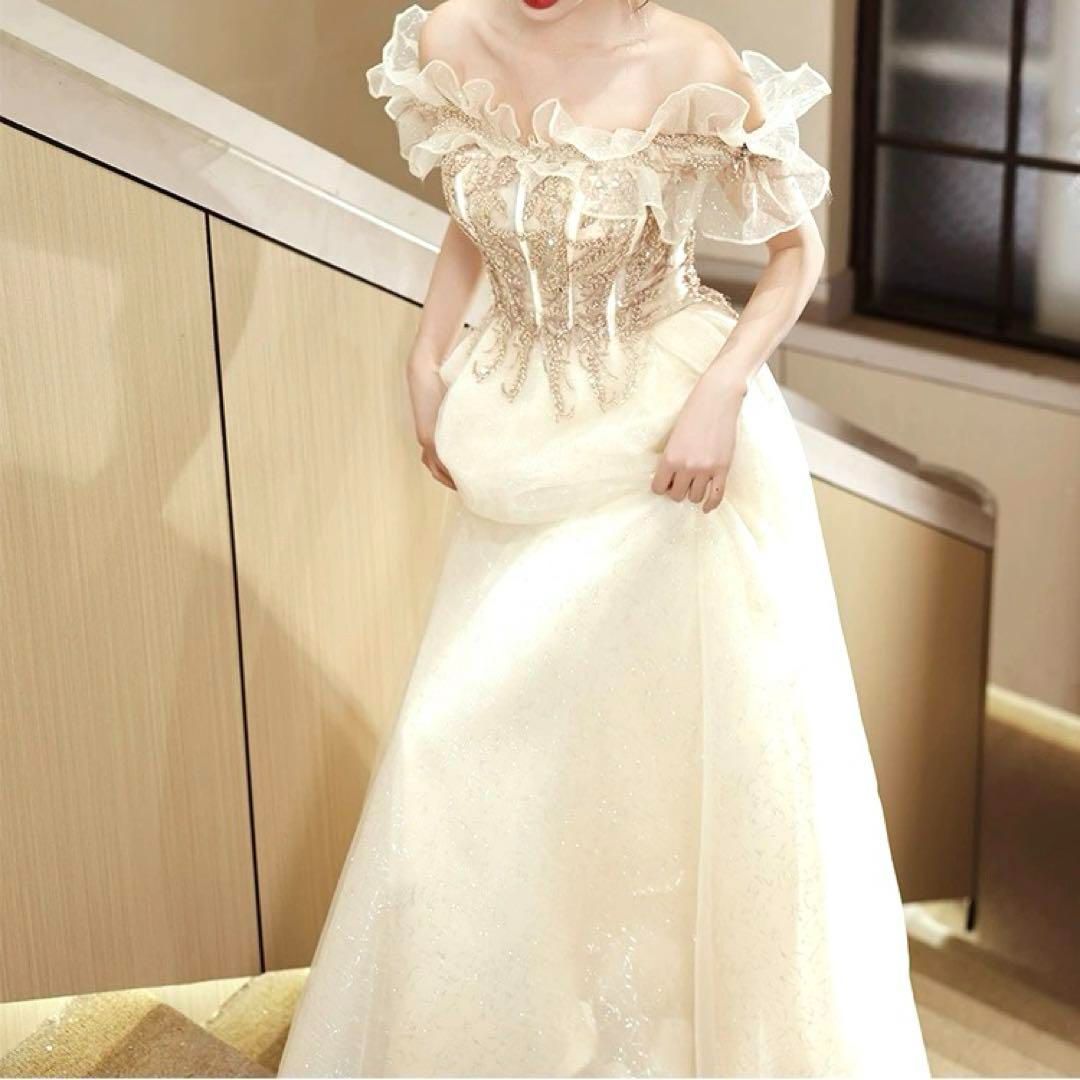 オシャレなデザインにフリルのオフショルのイブニングドレス