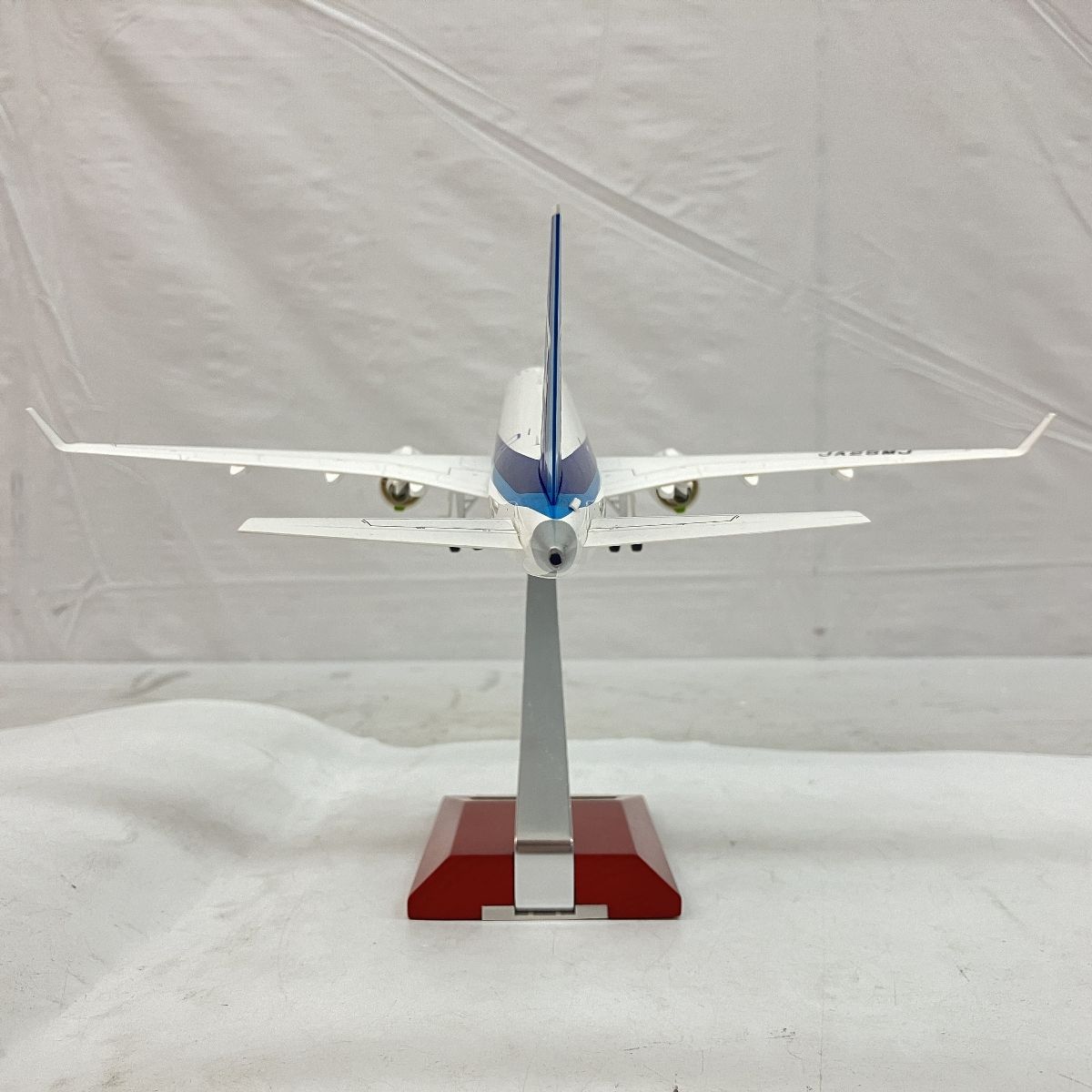 全日空商事 MRJ90 パリ エアショー 展示機 1/100 完成品 飛行機 模型 ANA 全日空 中古 C9329406 - 航空機・ヘリコプター