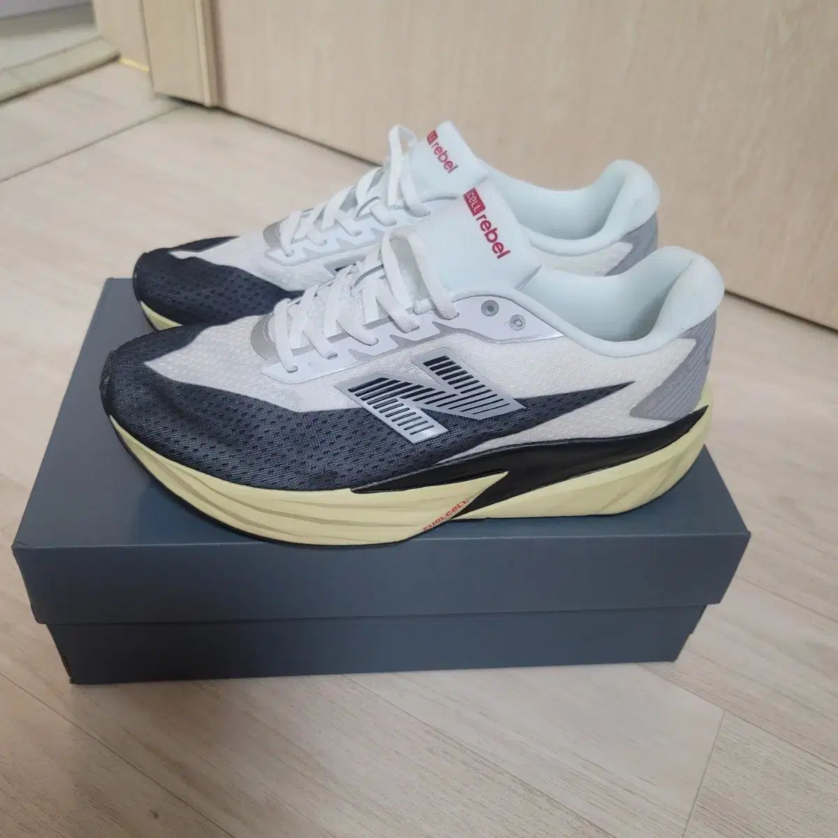 New Balance ニューバランス フューエルセル レベル V5 275mm