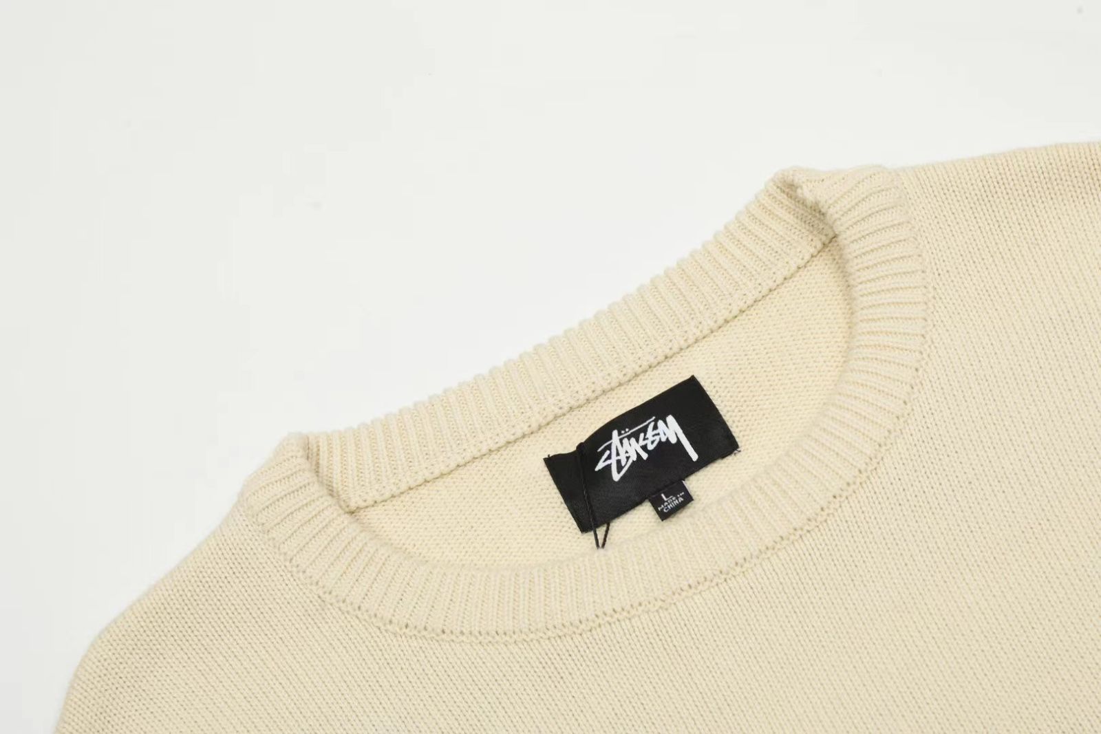 Stussy グラフィティプリントスウェットシャツ