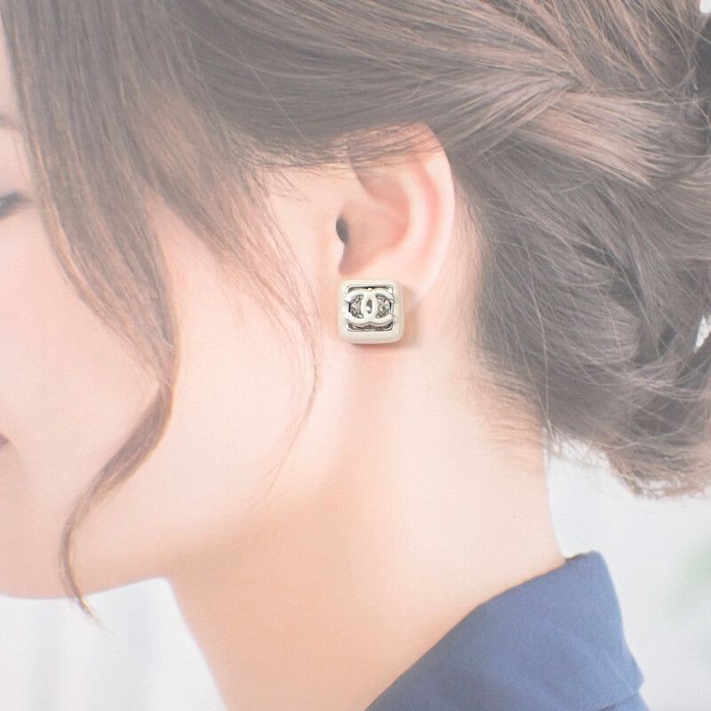 CHANEL シャネル スクエアピアス ココマーク ホワイト シャネル CHANEL CCスクエア ピアス メタル ホワイト 白