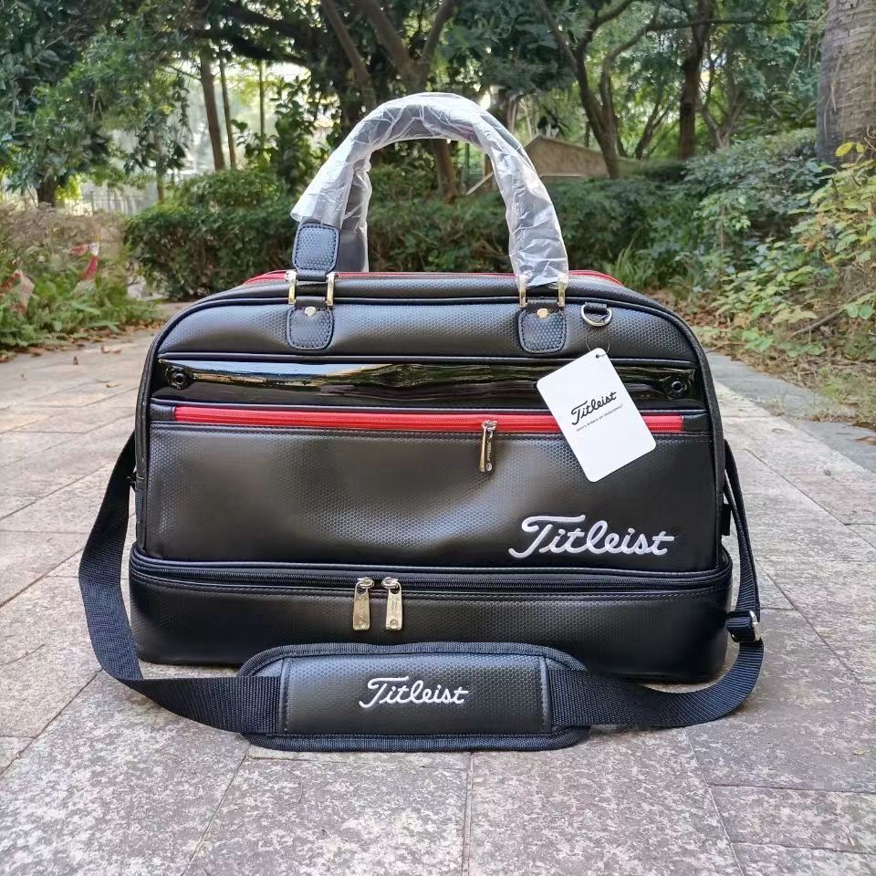 テーラーメイドのゴルフウェアバッグです