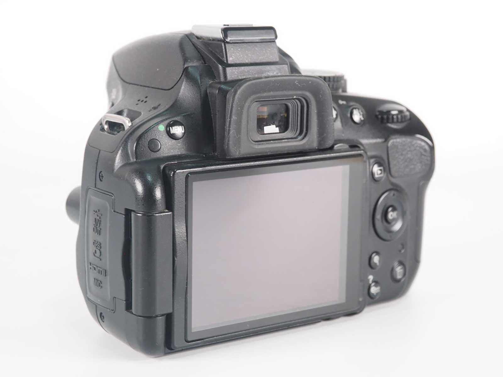 自撮りOK 美品⭐一眼レフデビューにピッタリ Nikon D5100 ⭐ 自撮りOK 美品 一眼レフデビューにピッタリ Nikon D5100