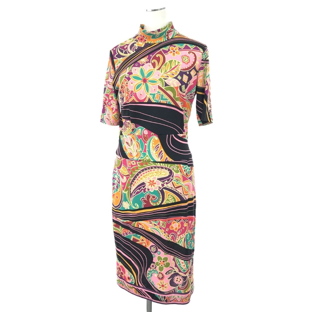 レオナール 花柄ワンピース LEONARD レオナール 総柄 フラワーデザイン ハイネック 五分袖