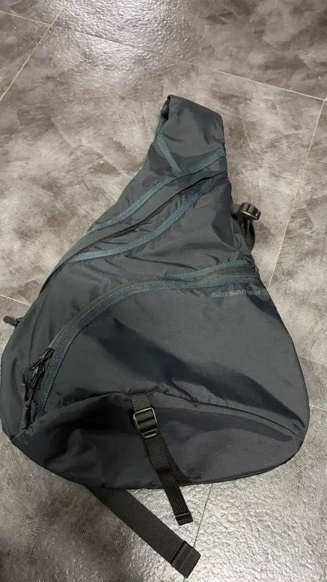SAN SAN GEAR 23FW SLING BAG BLACK
