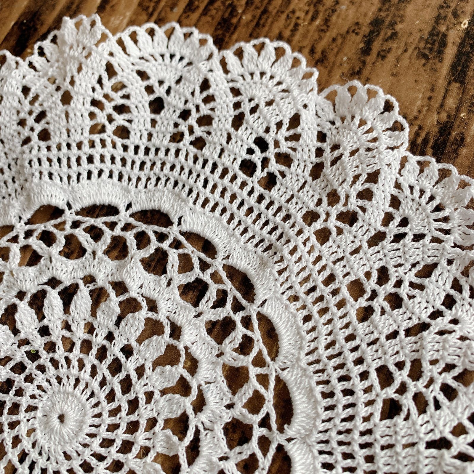 ハンドメイド*レース編みテーブルセンター直径約98cm ハンドメイド*レース編みテーブルセンター直径約98cm