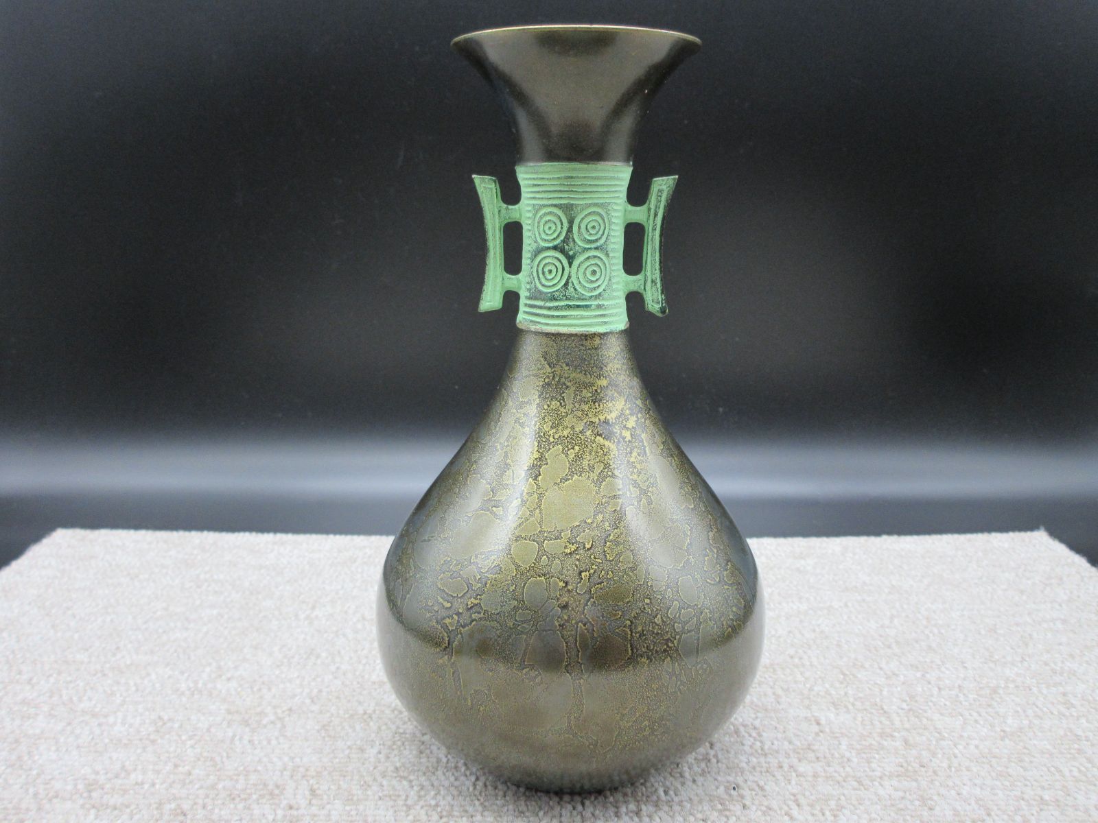 中国美術 高岡銅器 銅製双耳花瓶 花器 壺 年代物 唐物 高岡銅器 銅器 鋳銅 勝峰作 双耳 総柄 花瓶 花器 壺 置物 - メルカリ