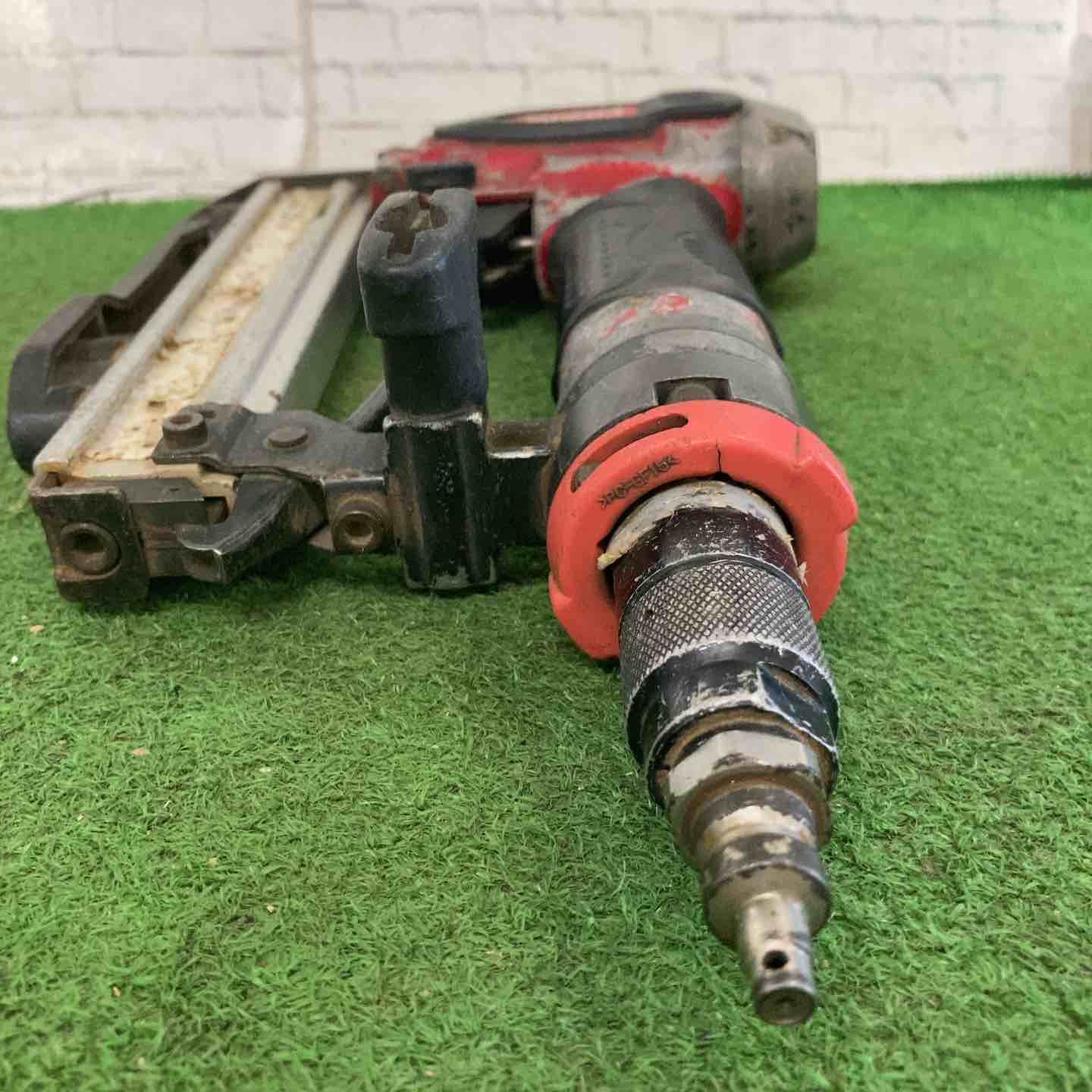 高圧エアタッカ