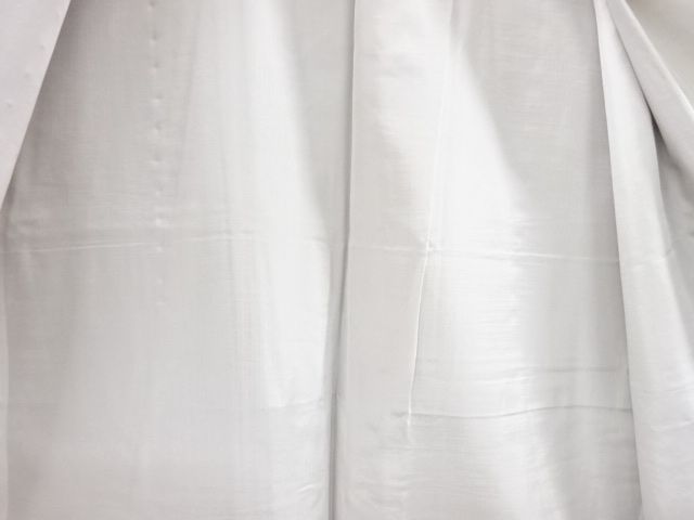 SALE価格！【白地金彩加工正絹振袖◇蝶に花模様】ホワイト 浅く