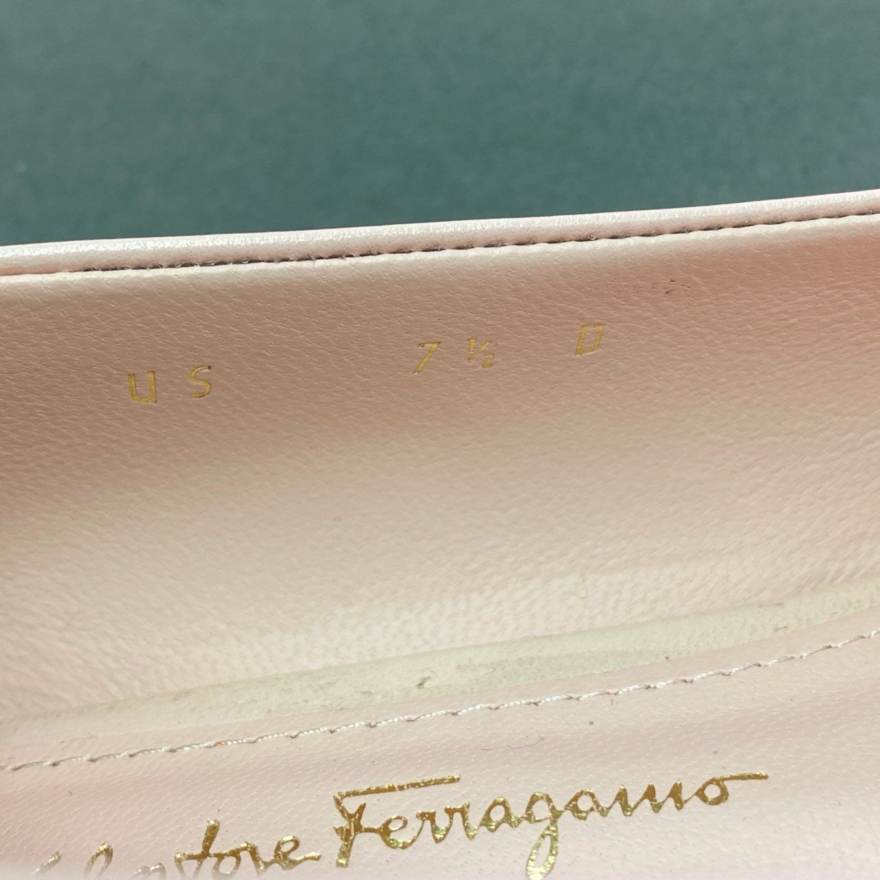新品未使用　フェラガモ 6サイズ　VIVAフラット パンプス 5f6 Salvatore Ferragamo サルヴァトーレ フェラガモ VIVA