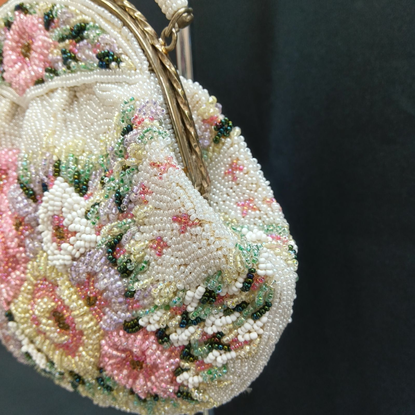 ビーズ刺繍バッグ　ハンドバッグ　和装小物　昭和レトロ　がま口　花柄　ヴィンテージ 和装小物 ビーズバッグ ハンドバッグ がま口 花柄 昭和レトロ ビーズ