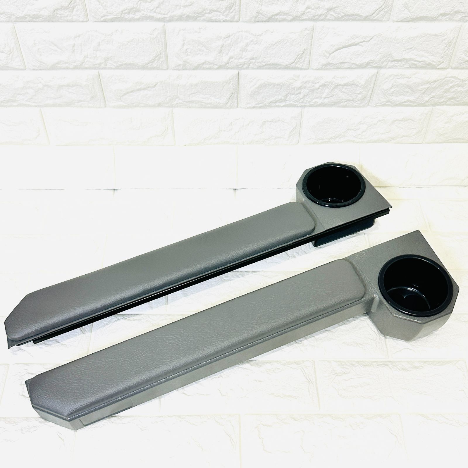 ランドクルーザー70系 ドリンクホルダー アームレスト付き 車内収納 2個セット LC70 LC75 LC76 LC78 LC79 設計 マグネット固定 ブラック グレー