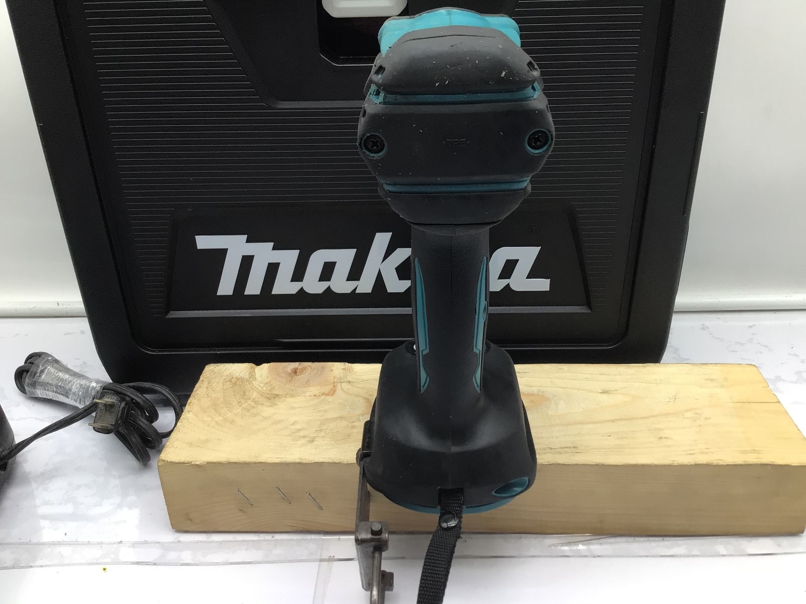 18v充電式インパクトレンチ 充電器