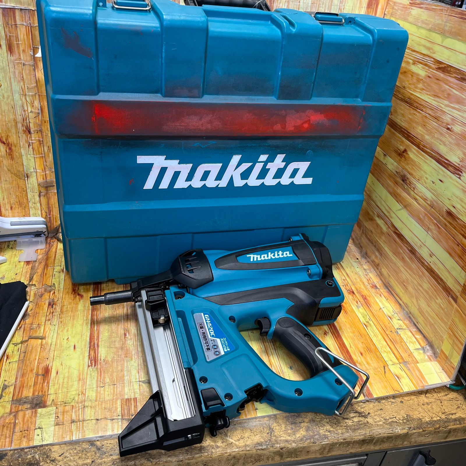 マキタ Makita コンクリート用ガスピン打ち機 GN420C - 工具、DIY用品