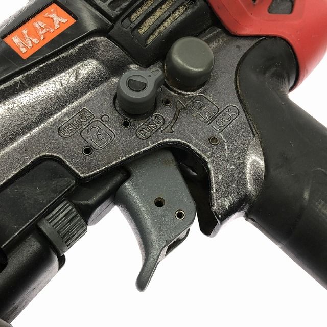 エア釘打ち機