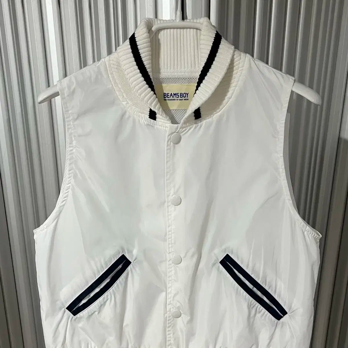 Beams vest