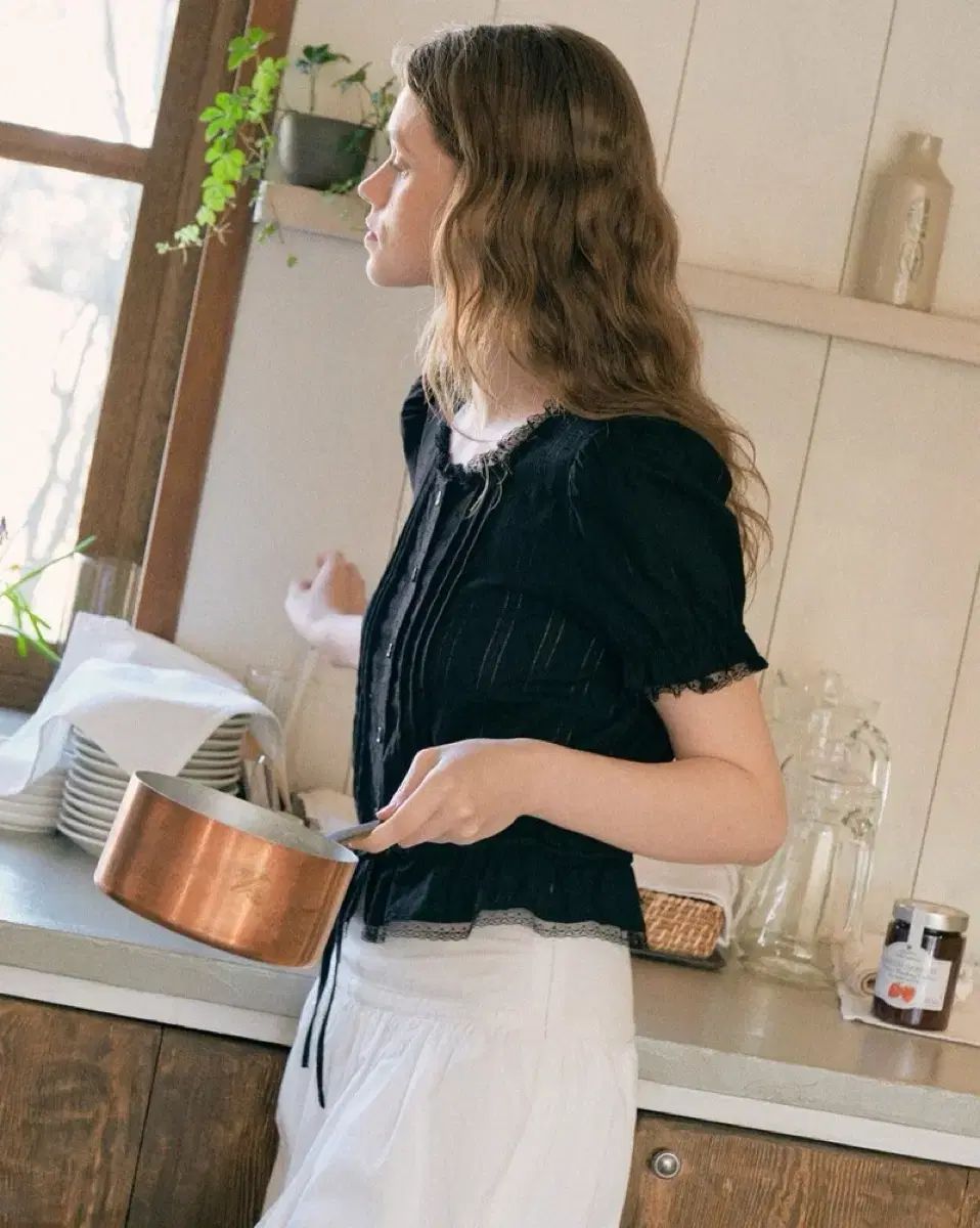 ROLAROLA ロラロラ 黒 フリル ブラウス