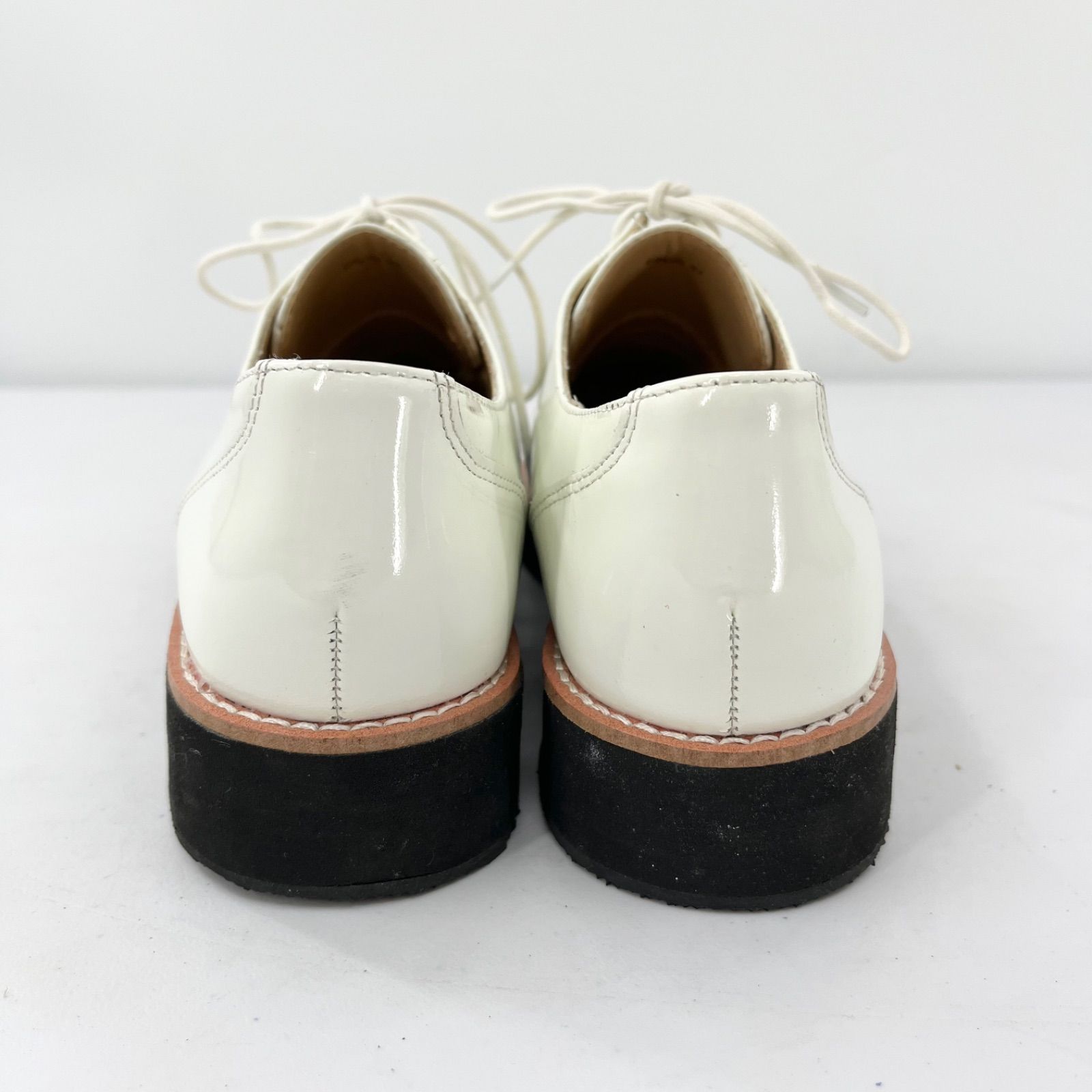 レースアップシューズ