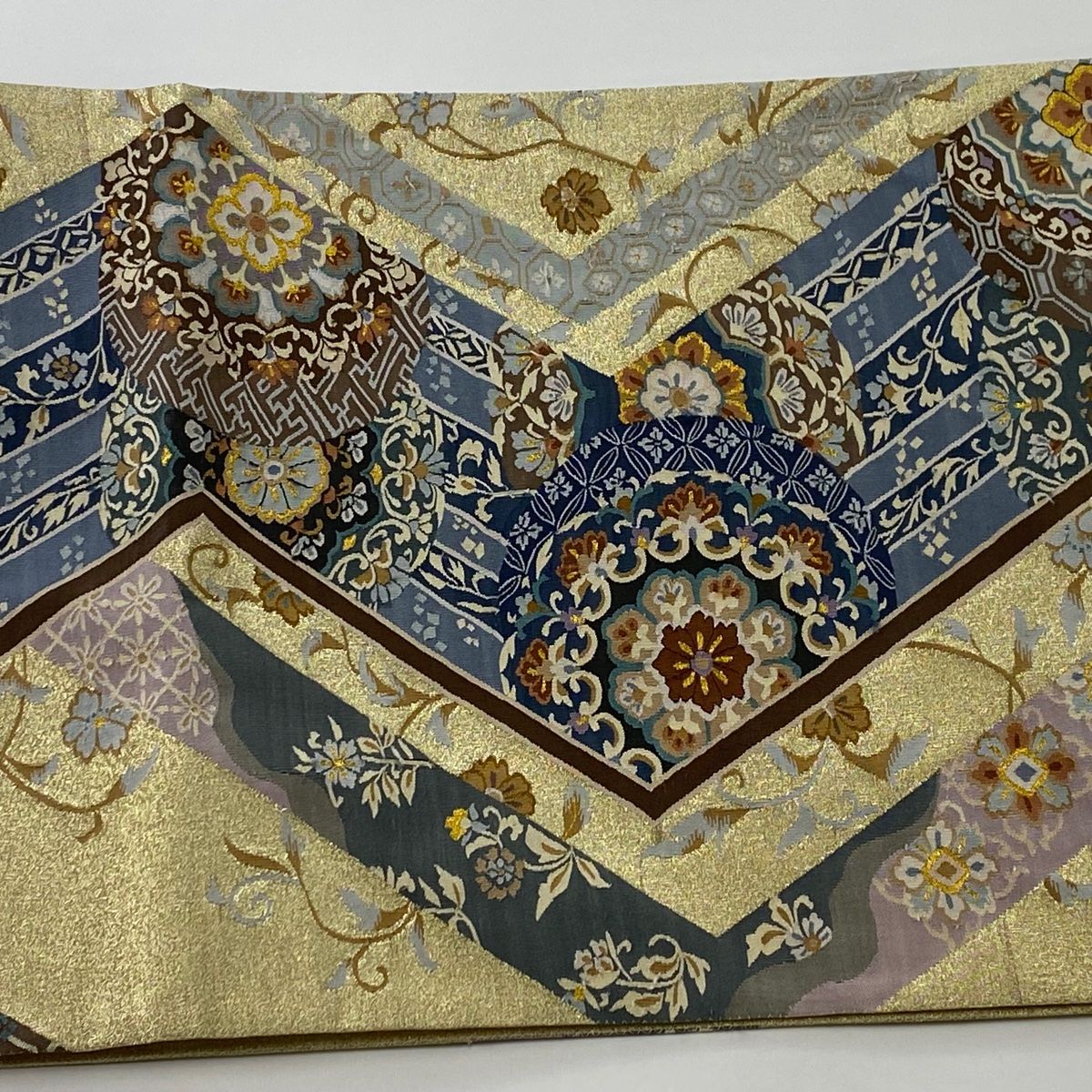 袋帯 逸品 明綴れ 華文 有職文様 金糸 金色 六通 正絹 【中古】 - メルカリ