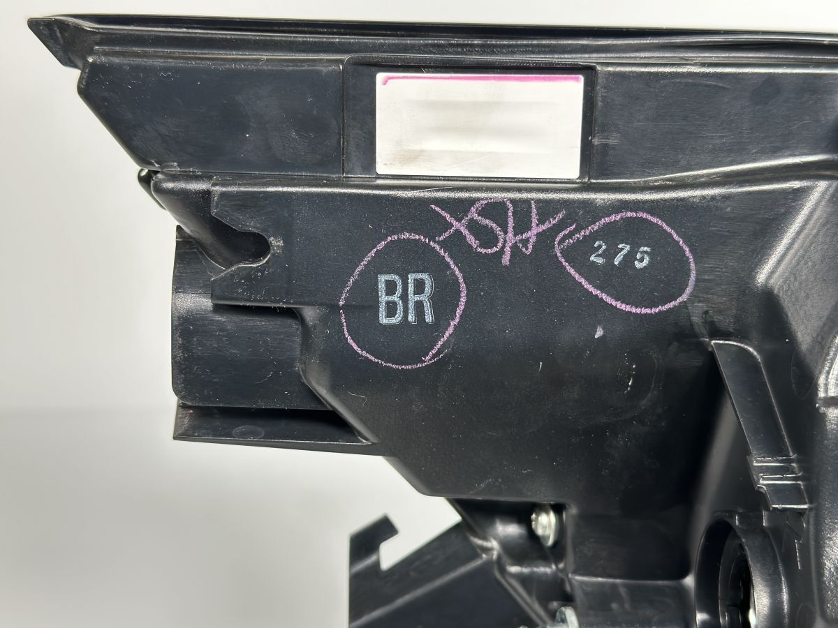 純正 右テールランプ