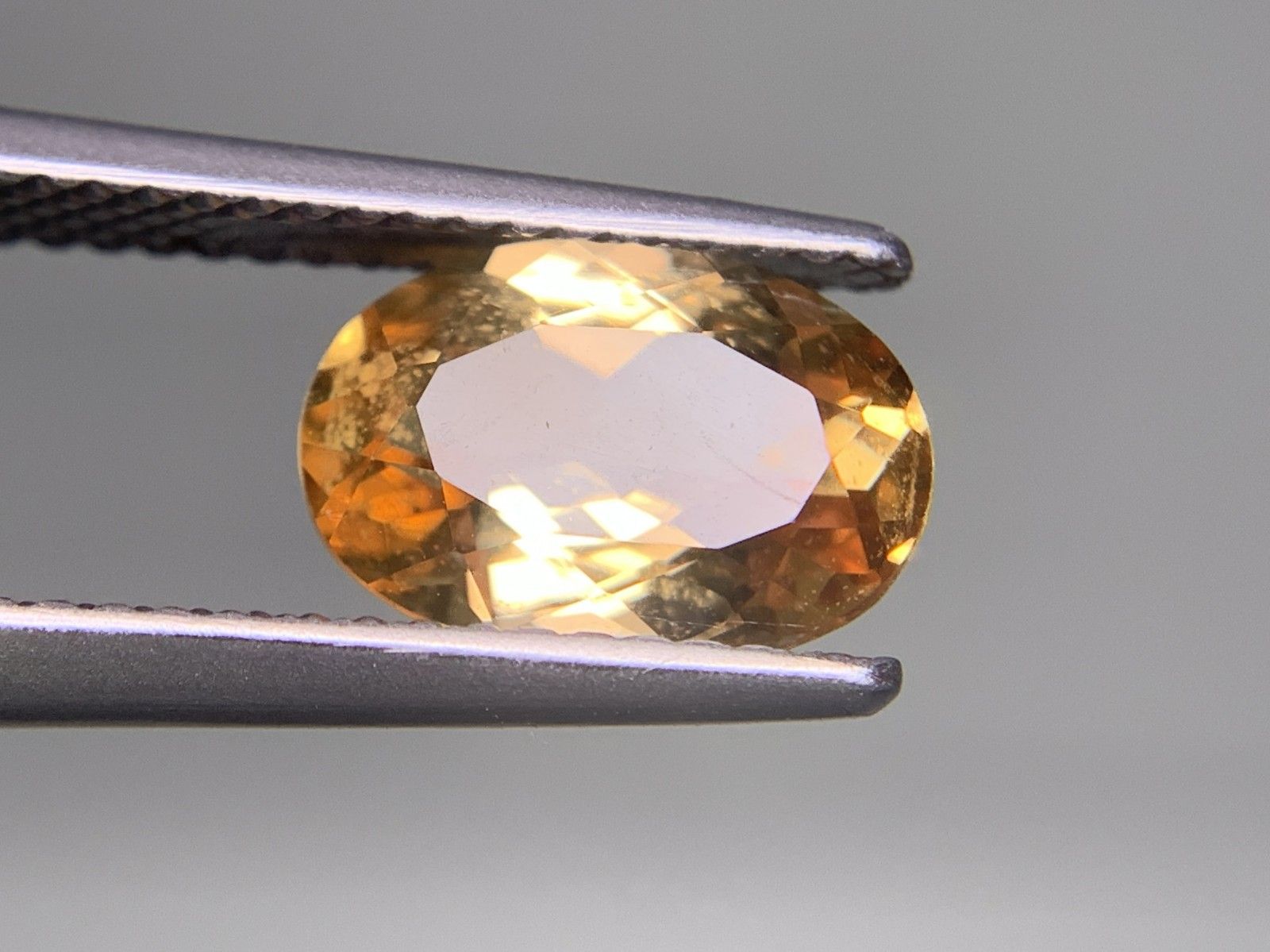 宝石ソーティング付き 縦10.3㎜×横7.0㎜×高さ4.3㎜