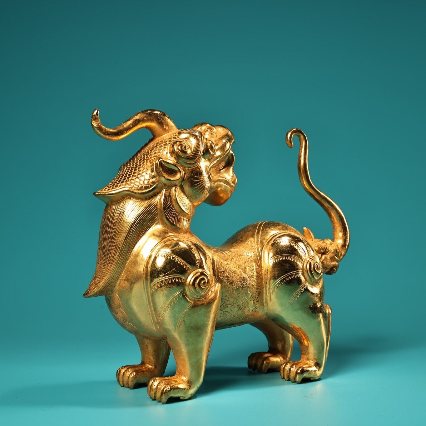 旧家蔵出し銅製細作 塗金 浮彫 鏨刻 神獣 招財 辟邪 置物 文房賞物 供養品 古 収集家