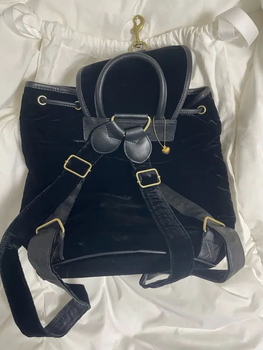 the barnnet ベロア ブラック リュック ハートチャーム付き The barnet Velvet Backpack The Barnnet(ザ・バーネット