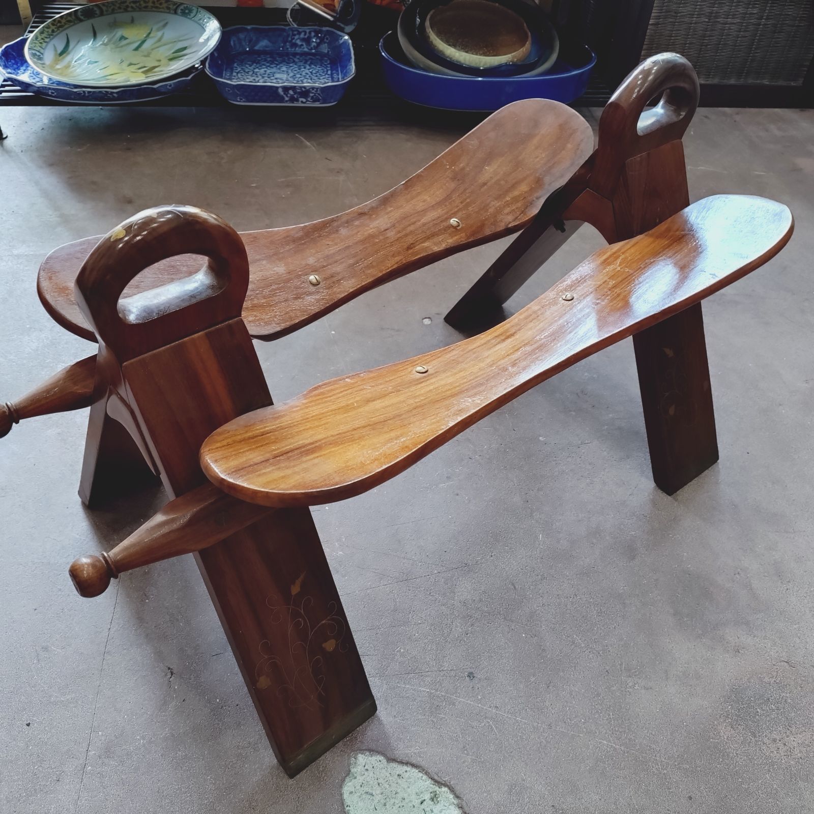 真鍮象嵌 鞍型 ラクダスツール 革張り レザー 赤 椅子 チェア オットマン 真鍮象嵌 鞍型 ラクダスツール 革張り レザー 赤 椅子 チェア