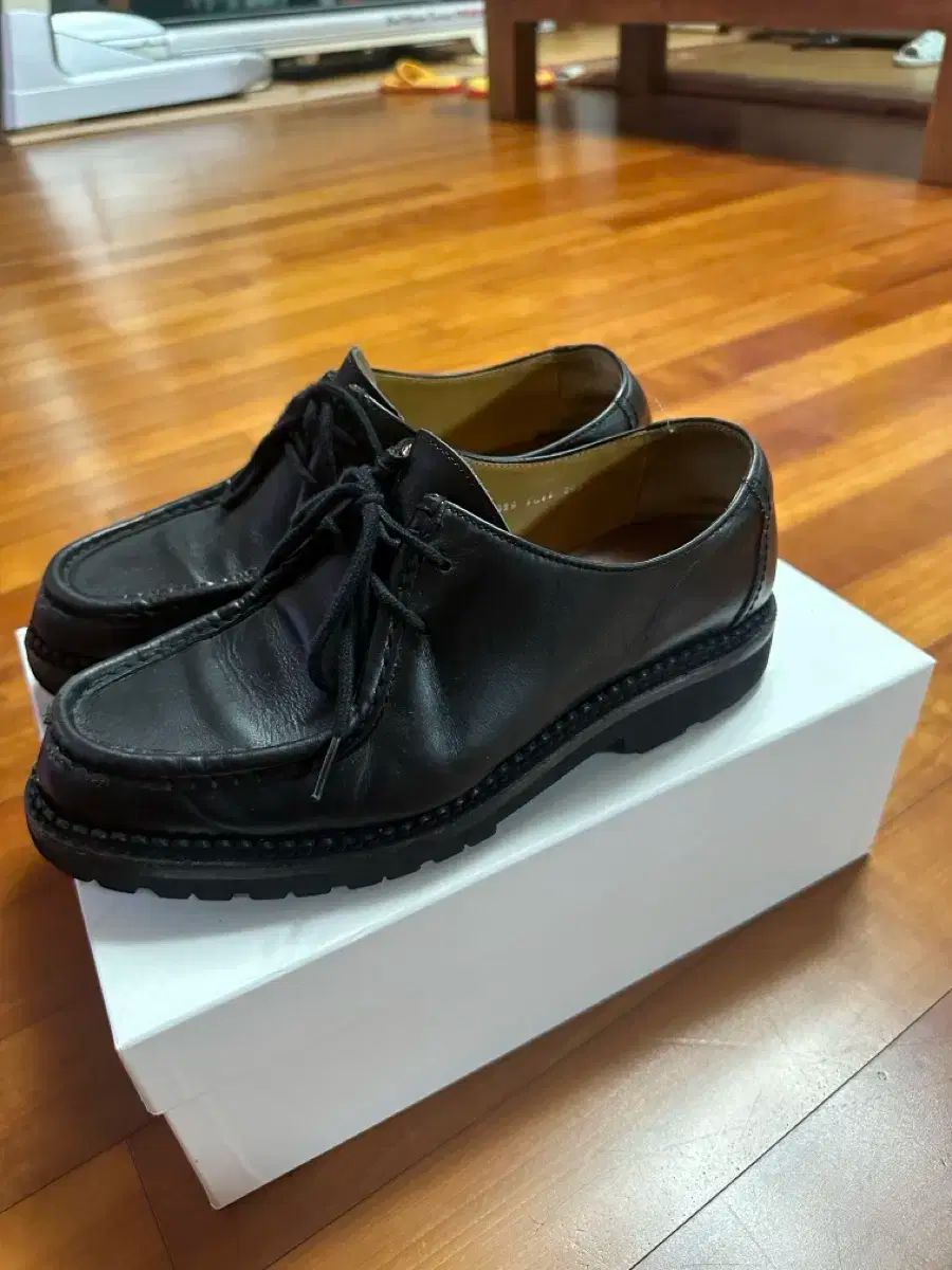 ノンネイティブ×マインデニムのスエードサイドゴアブーツ、ブラック