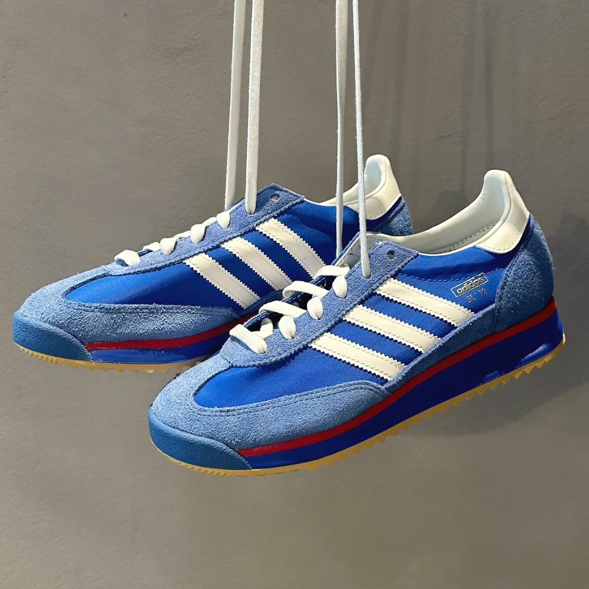 adidas SL72 RS ブルー/コアホワイト/ベタースカーレット