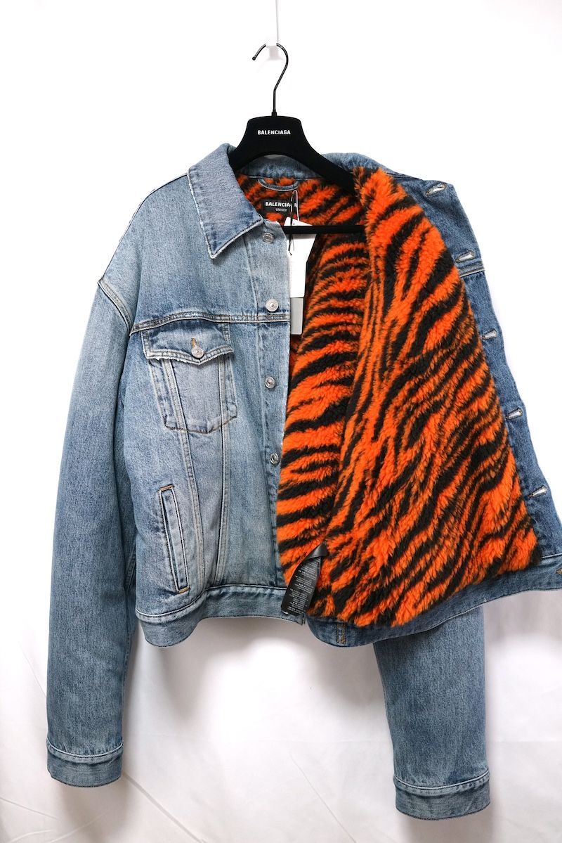 未使用 BALENCIAGA バレンシアガ デニム ジャケット タイガー ボア BALENCIAGA バレンシアガ Blue Year of The Tiger Padded Denim Jacket
