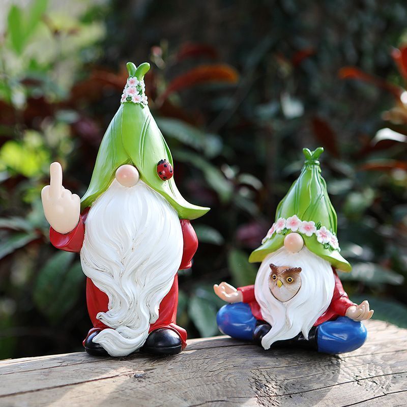 森の中の小人サンタのクリスマスリース 雪降る森の中のクリスマス