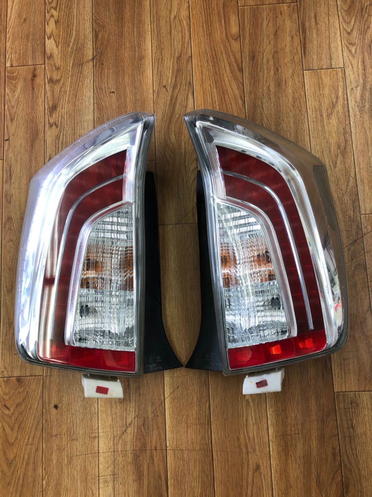 30プリウス 後期 純正 テールランプ 左右セット 30プリウス後期純正