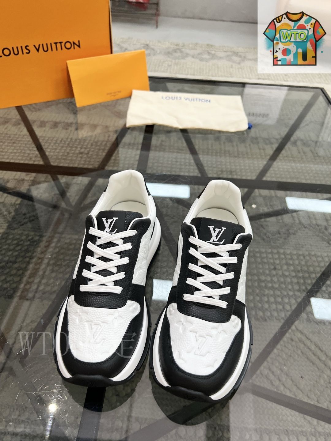 Louis Vuitton スニーカー LOUIS VUITTON ルイ・ヴィトン スニーカー スニーカー シルバー