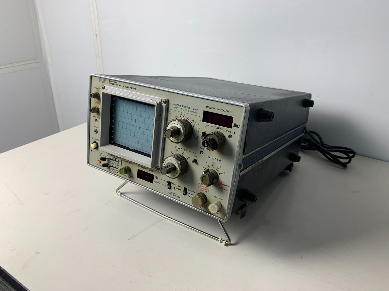 ジャンク品 タケダ理研 スペクトラム アナライザー TR4132