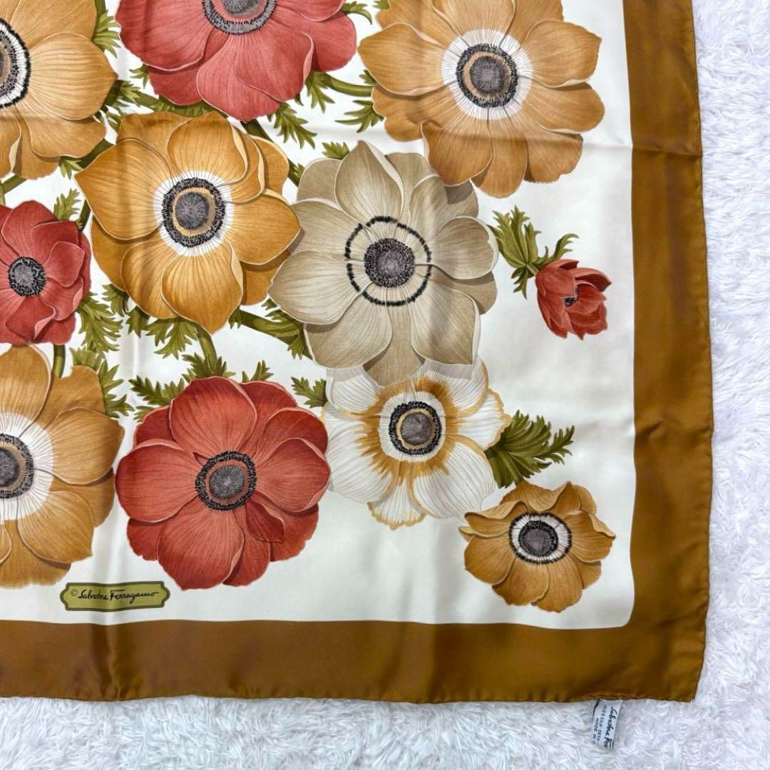 Salvatore Ferragamo サルヴァトーレ フェラガモ 花柄 シルク100
