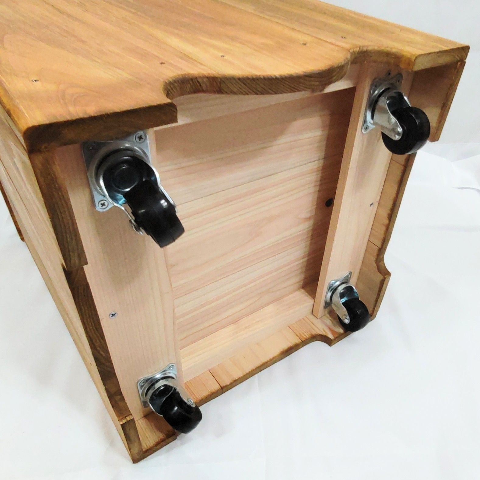 チークキャスター付きBOX