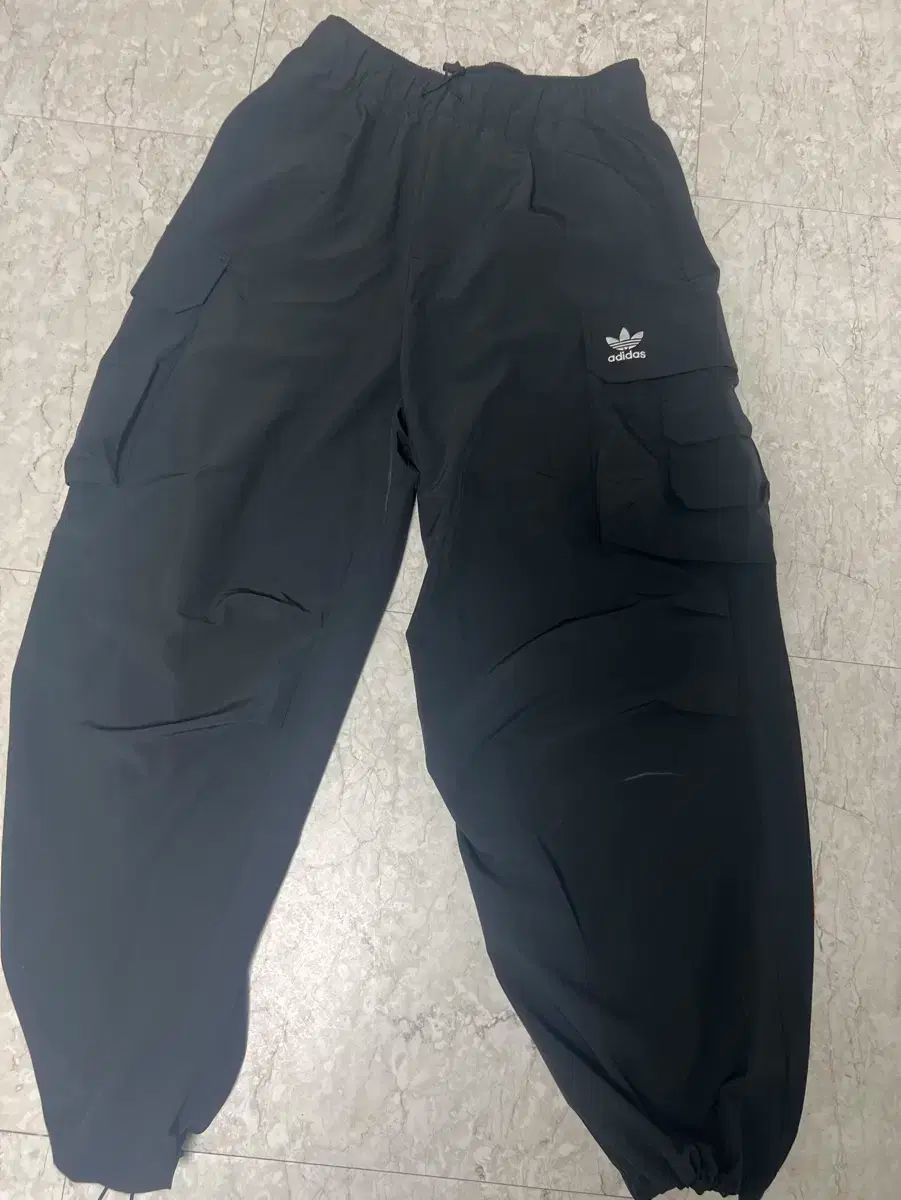 adidas アディダス カーゴ パンツ 黒 ー KR サイズ