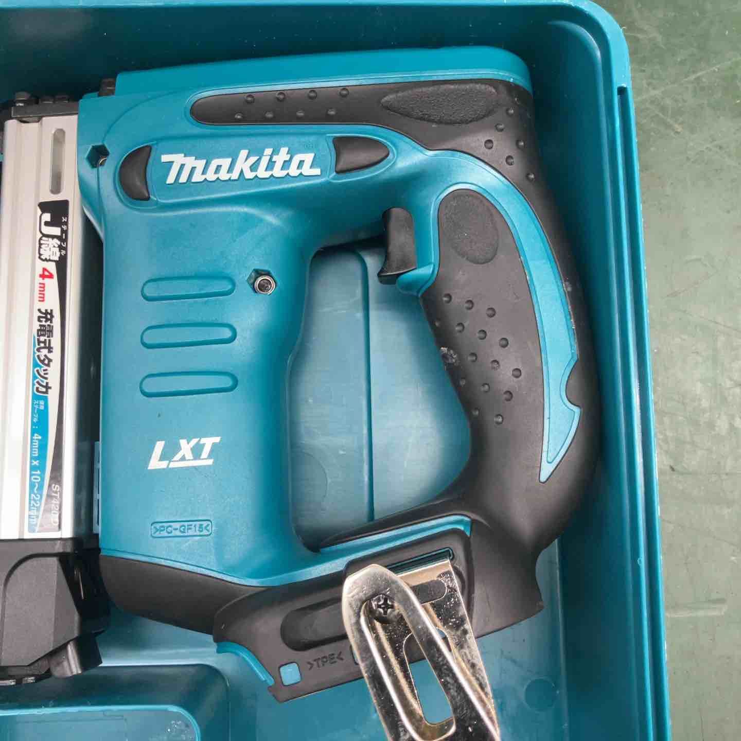 マキタ 即決 未使用品 マキタ 14.4V 充電式タッカー ST420DRF J マキタ 即決 未使用品 マキタ 14.4V 充電式タッカー ST420DRF J