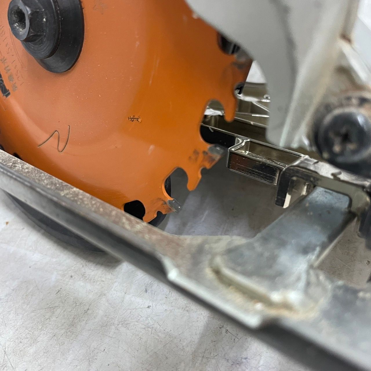 h9053 マキタ 125mm 充電式マルノコ HS470D 本体のみ