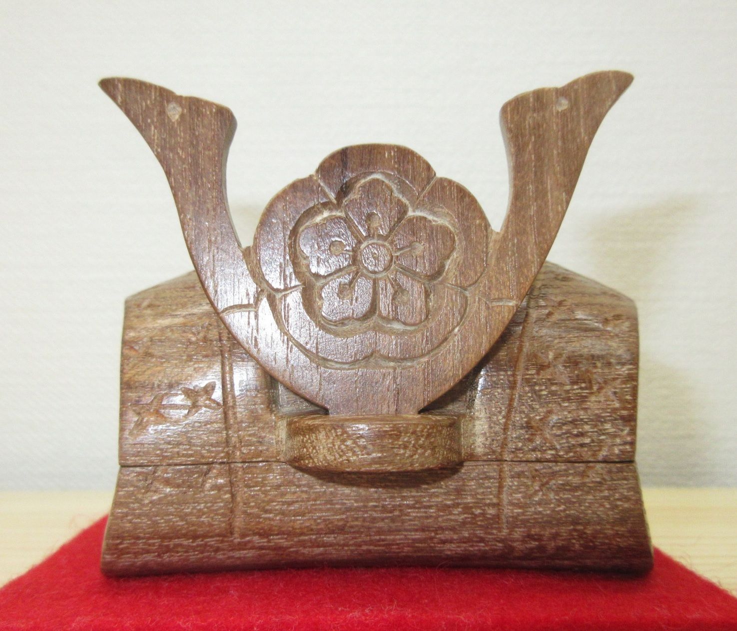 逢絢亭 茶道具 香合 桑地 兜の形 内金箔塗 木製 川本光春 共箱入り