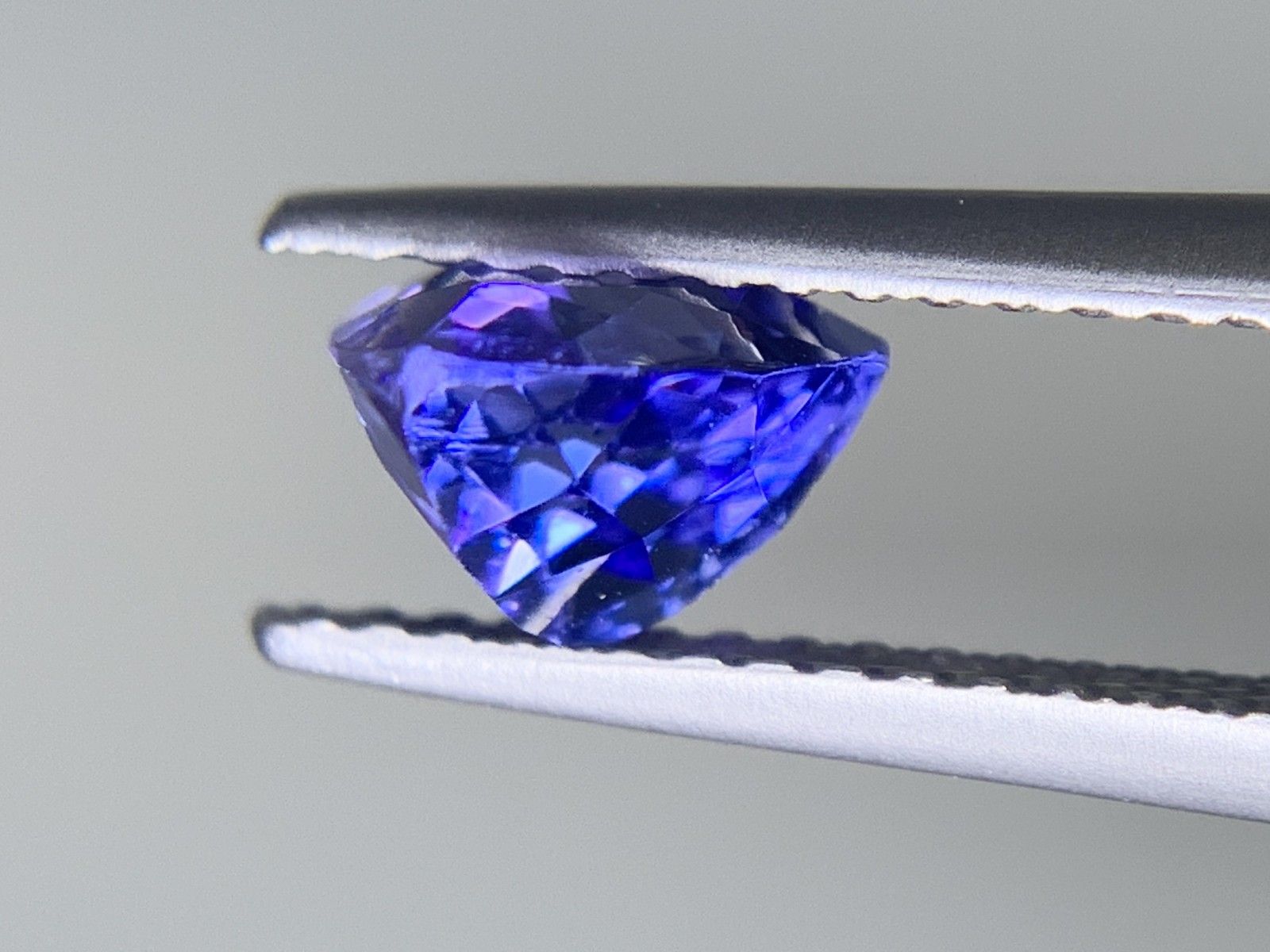 宝石ソーティング付き 縦7.2㎜×横6.5㎜×高さ4.5㎜