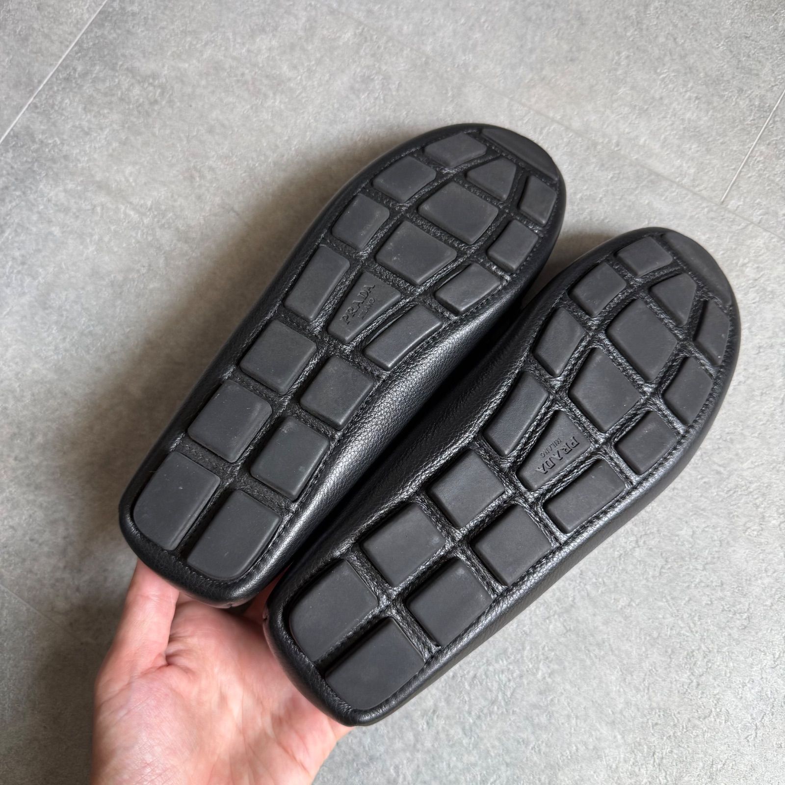 美品 PRADA プラダ ロゴ リボン ドライビングシューズ フラット