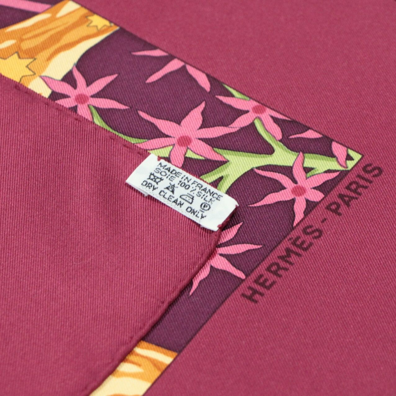 美品 HERMES エルメス カレ90 スカーフAxis Mundi 箱付き HERMES 新古品 エルメス カレ90 Axis Mundi 世界の中心軸 大判