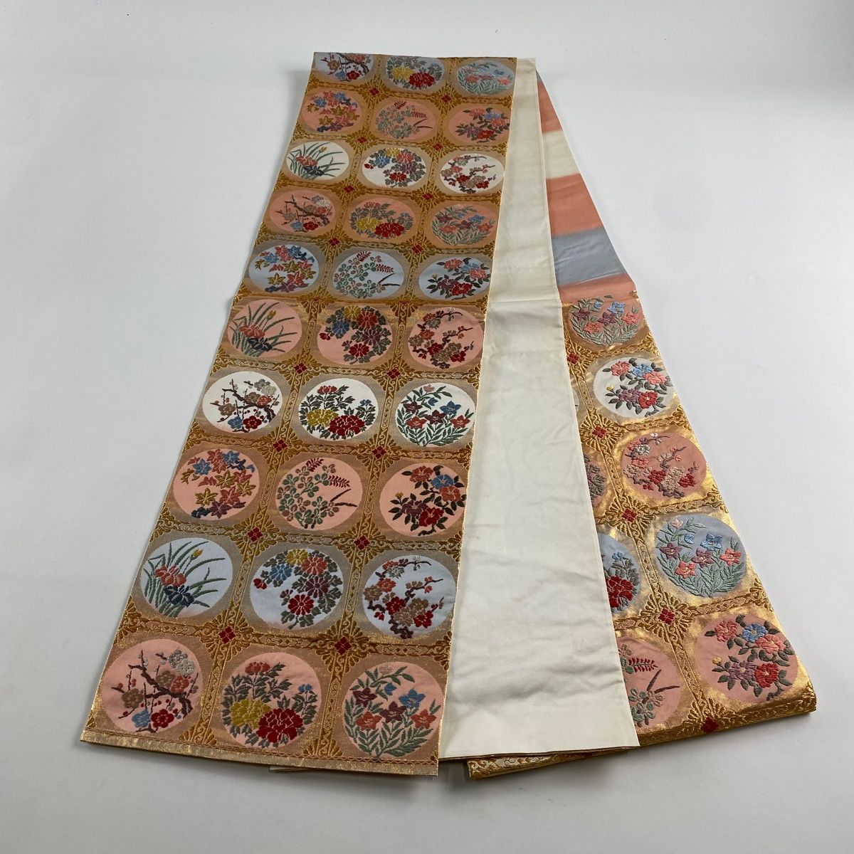 美品　振袖用　六通柄　袋帯　花文様　金・ラメ　オフホワイト地（b3696953-3316rym） 振袖 袋帯 単品「白×ゴールド 唐花格子」六通柄 日本製 お