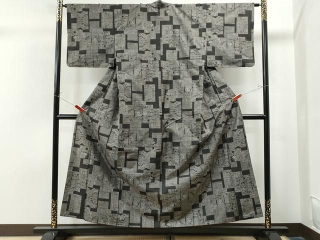 平和屋着物○本場大島紬 9マルキ 地空き 色紙重ね流水文 正絹 逸品