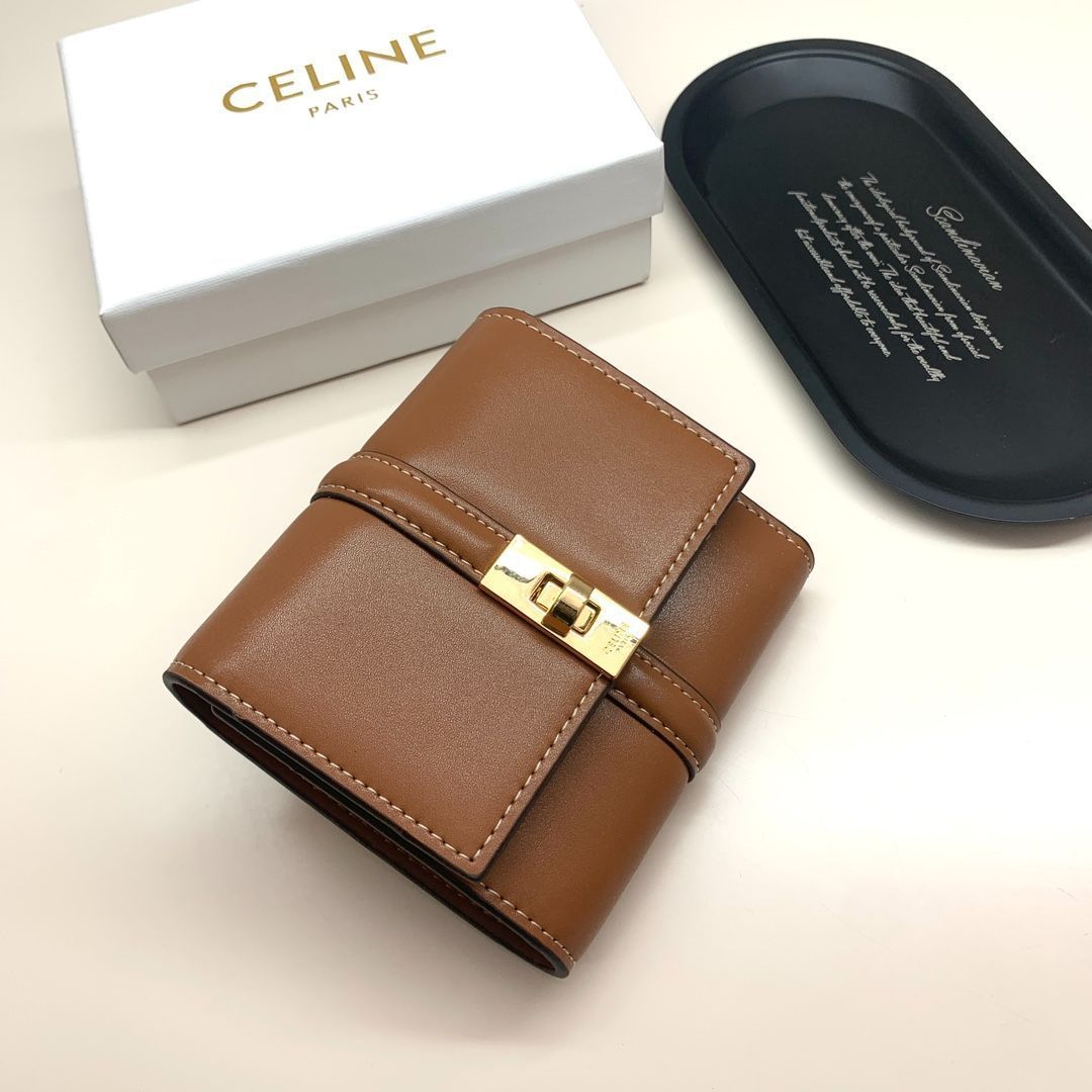 CELINE セリーヌ トリオンフ 三つ折り財布 ターンロック開閉 ブラウン 人気 新品 未使用